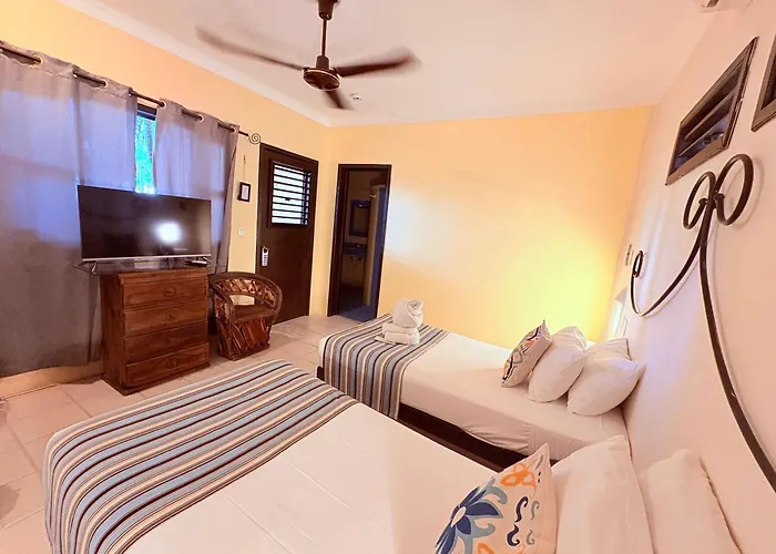 Apartahotel Beautiful Dbl Bed In The Heart Of Pdc